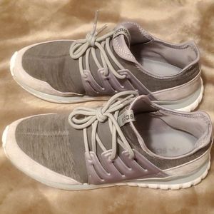Mens adidas tubular , size 10.5, rare color , grat condition, used a few times.